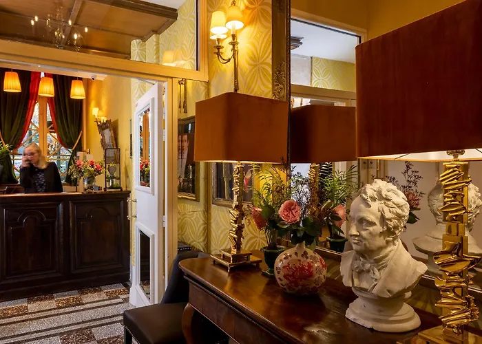 Des MarronniersHotel Pas Cher Paris